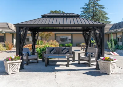 outdoor shaded soft seating at Los Altos Sub-acute